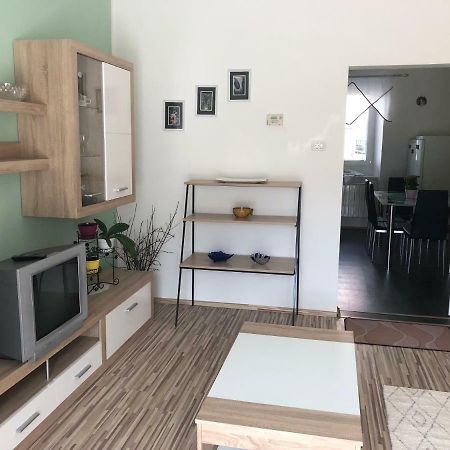 Apartma Mahnic โพสโตยนา ภายนอก รูปภาพ