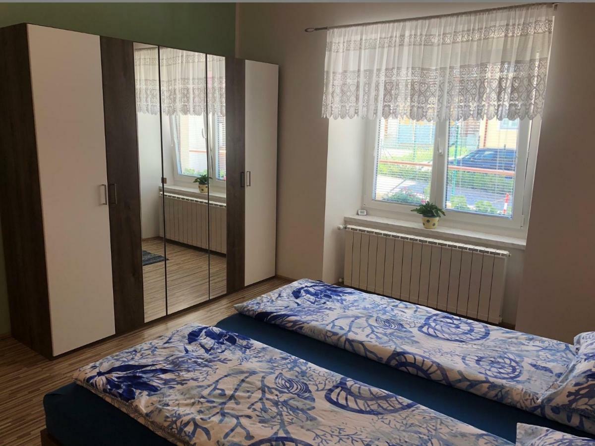 Apartma Mahnic โพสโตยนา ภายนอก รูปภาพ