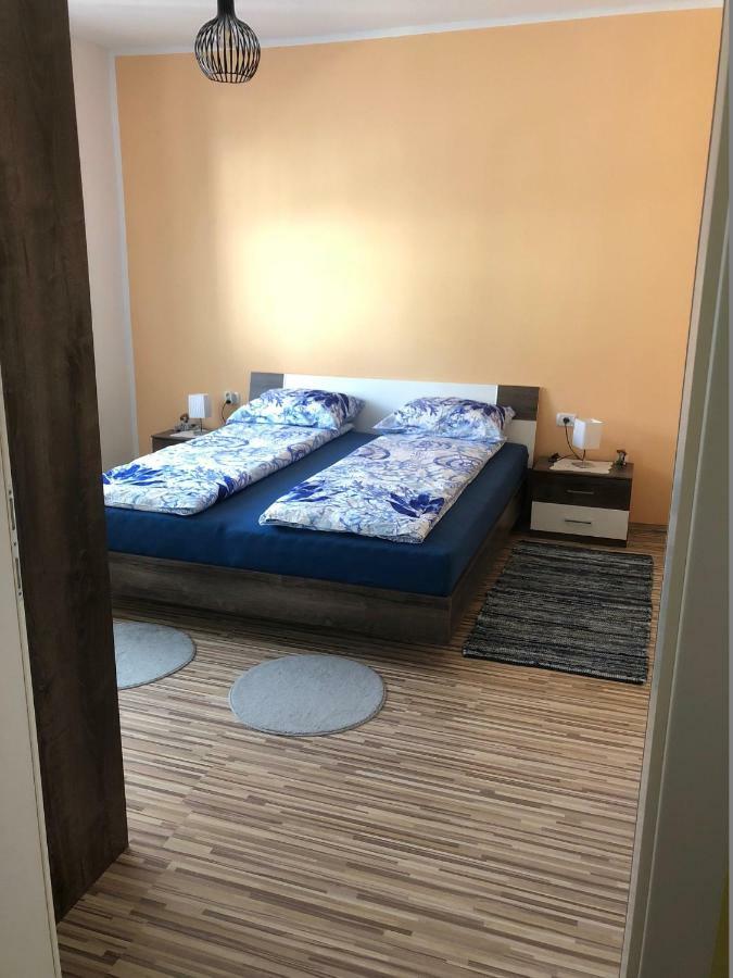 Apartma Mahnic โพสโตยนา ภายนอก รูปภาพ