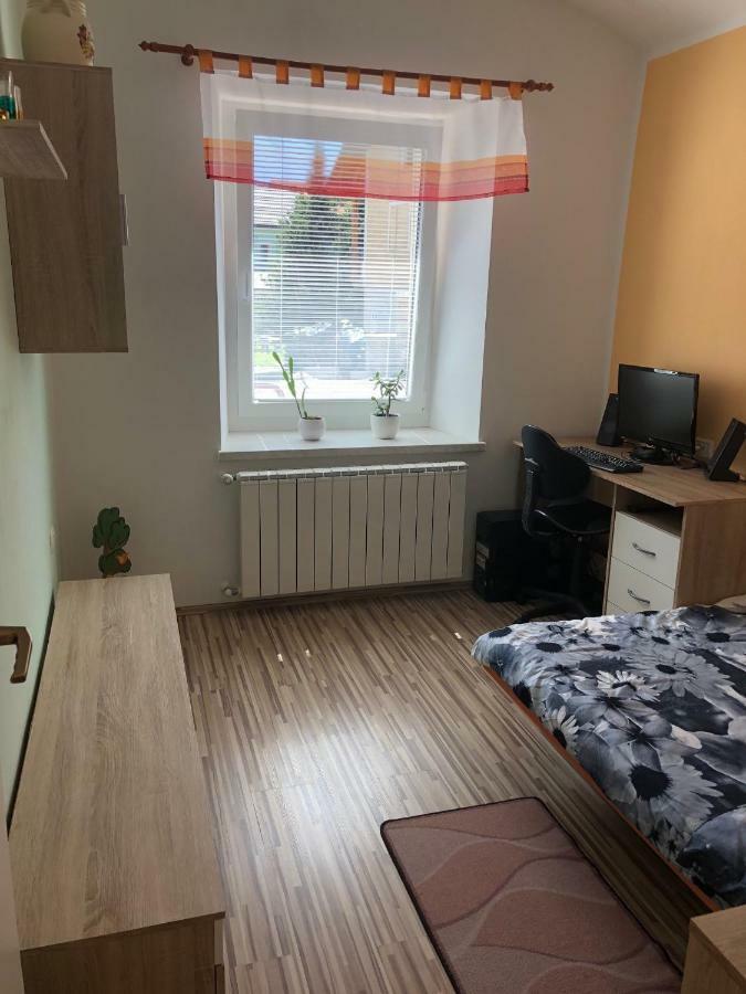 Apartma Mahnic โพสโตยนา ภายนอก รูปภาพ